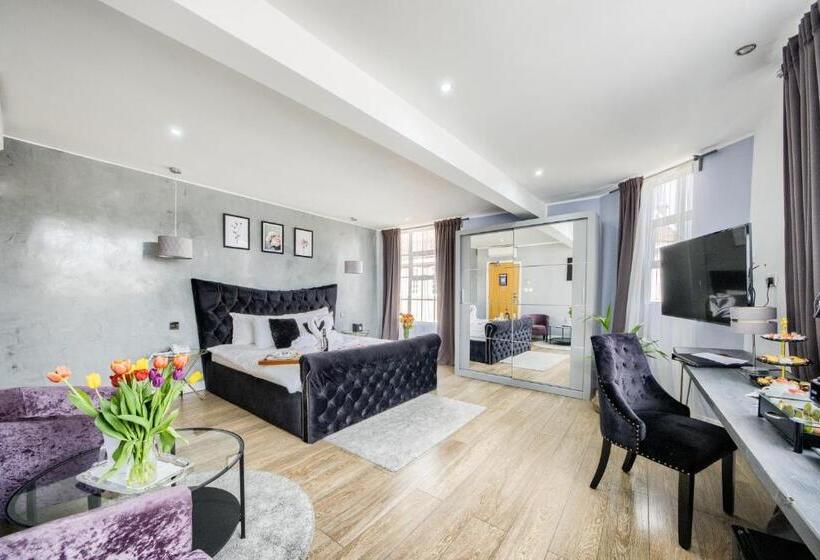 اتاق لوکس, Villare Leicester City Centre