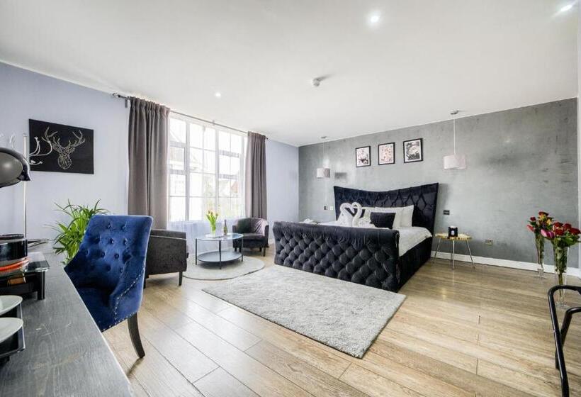 اتاق لوکس, Villare Leicester City Centre