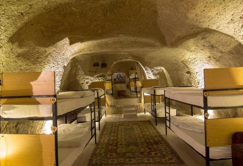 تختخواب در اتاق مشترک, Kamelya Cave Hostel