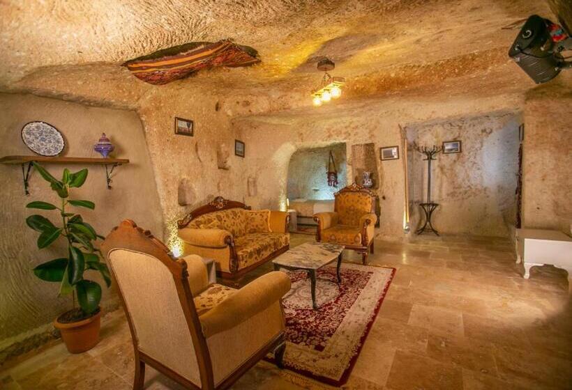سوییت خانوادگی, Kamelya Cave Hostel