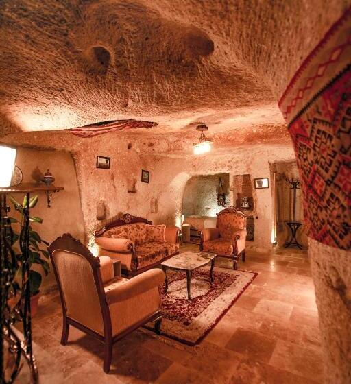 سوییت خانوادگی, Kamelya Cave Hostel
