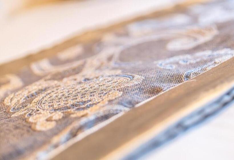 اتاق لوکس, Brit Hotel Privilege Lisieux   La Villa Des Arts