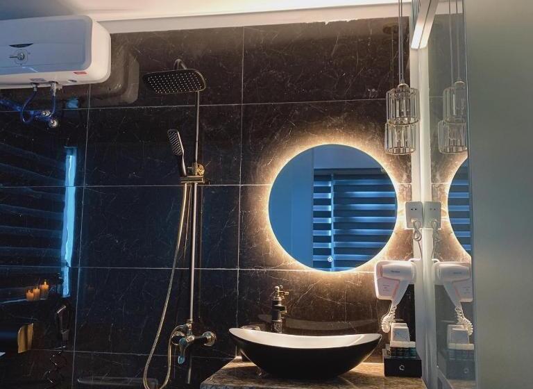 اتاق استاندارد چهارنفره با بالکن, Mio