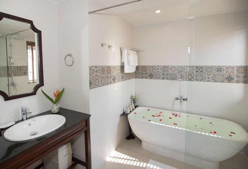 اتاق لوکس سه تخته, Roxana River Villa