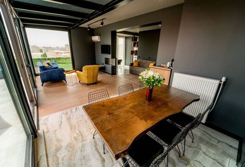 سوئیت لوکس با چشم‌انداز کوهستان, The Kayseri Loft