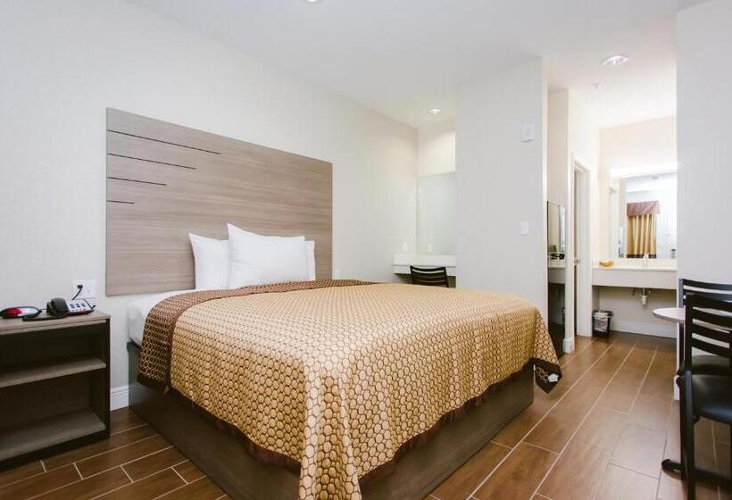 اتاق استاندارد با تخت بزرگ, Scottish Inn & Suites