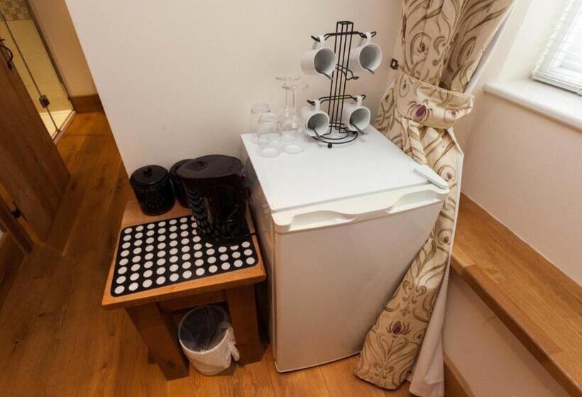 اتاق لوکس با تخت بزرگ, Hanger Down House Bed And Breakfast