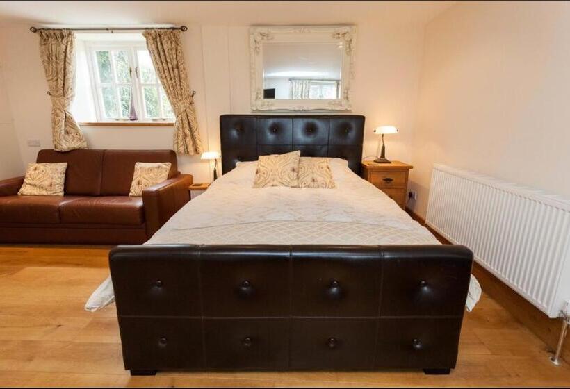 اتاق لوکس با تخت بزرگ, Hanger Down House Bed And Breakfast