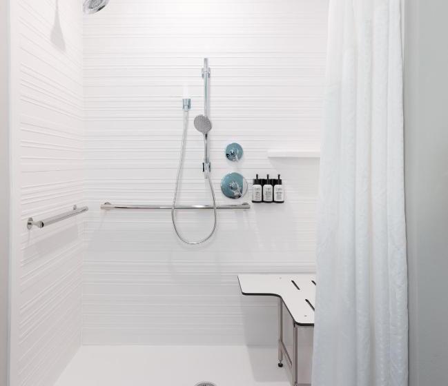 חדר סטנדרט מותאם לאדם עם מוגבלויות, Avid Hotels   Madison   Monona, An Ihg