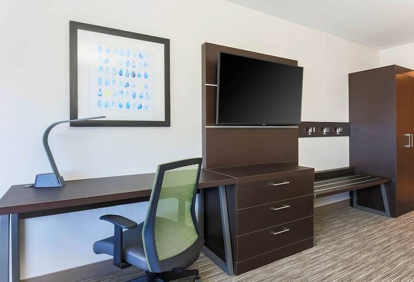 سوییت, Holiday Inn Express & Suites Chicago O Hare Airport, An Ihg