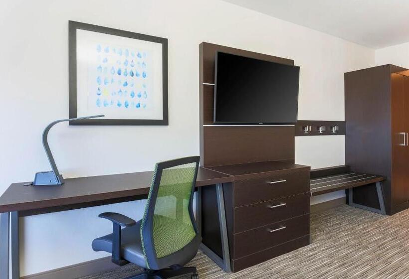 سوئیت برای معلولان, Holiday Inn Express & Suites Chicago O Hare Airport, An Ihg