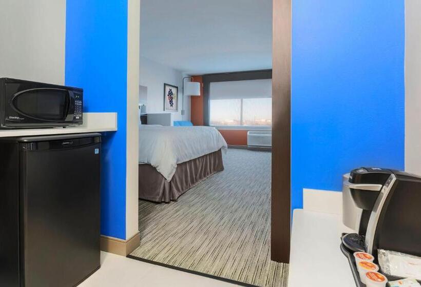 سوئیت برای معلولان, Holiday Inn Express & Suites Chicago O Hare Airport, An Ihg