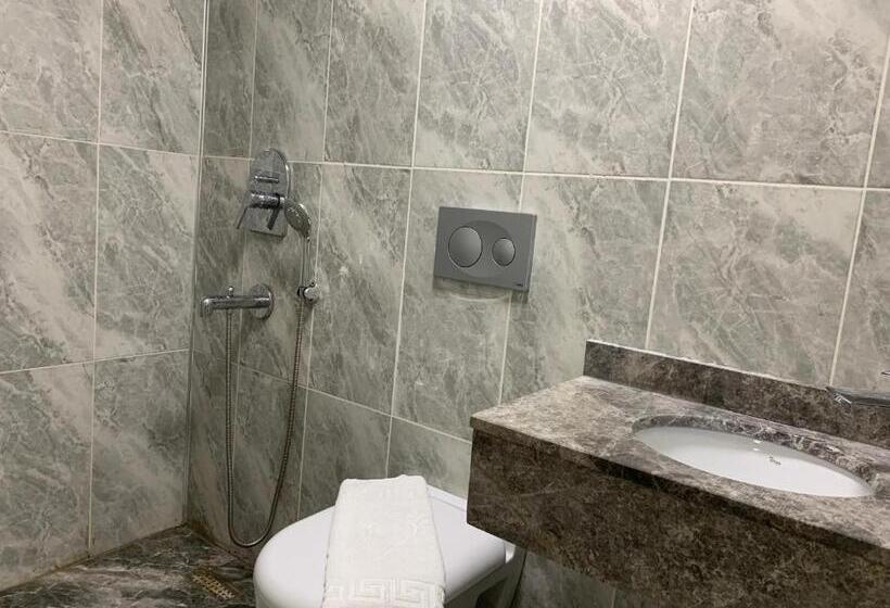 اتاق اکونومی, Taksim Diamond