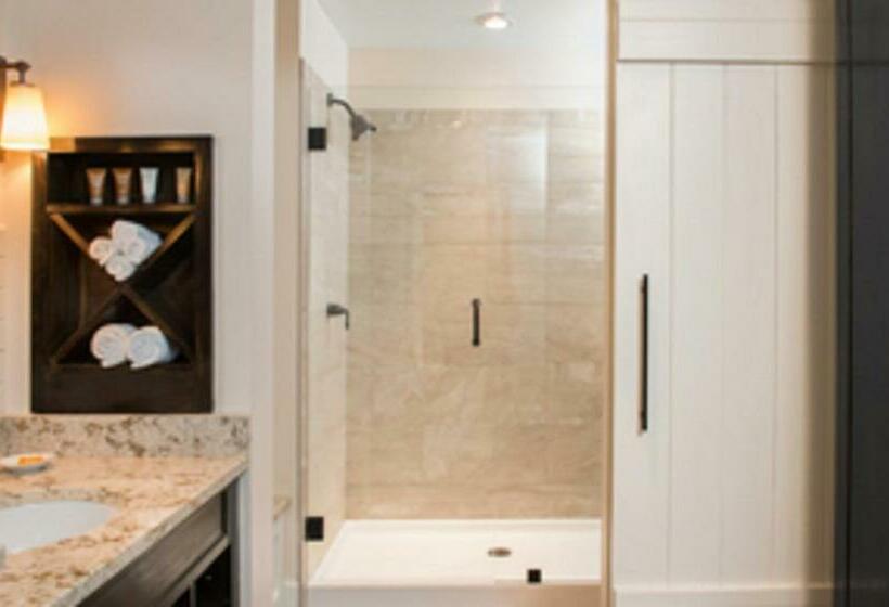 اتاق استاندارد با 2 تخت دوبل, Village Hotel On Biltmore Estate