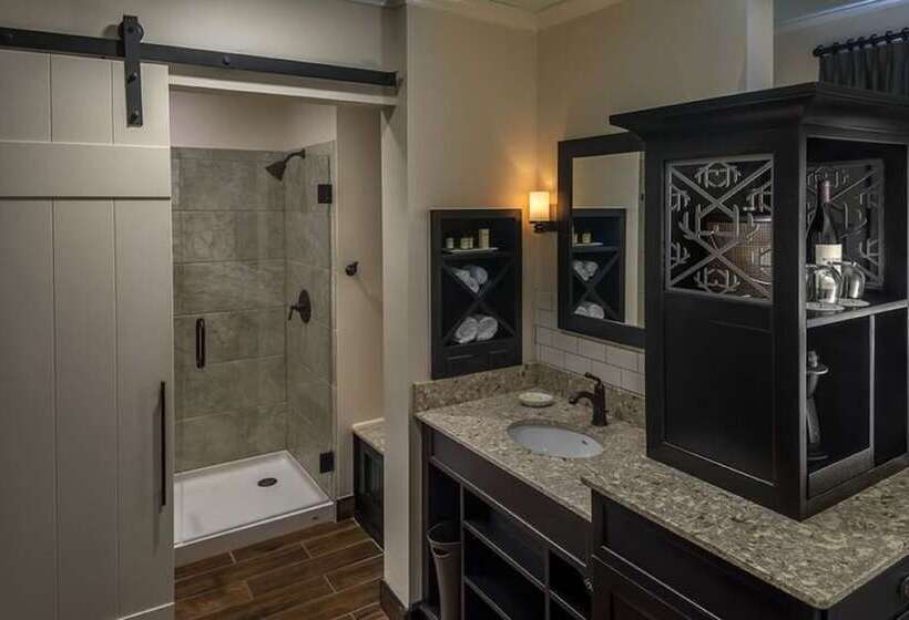 اتاق استاندارد با 2 تخت دوبل, Village Hotel On Biltmore Estate