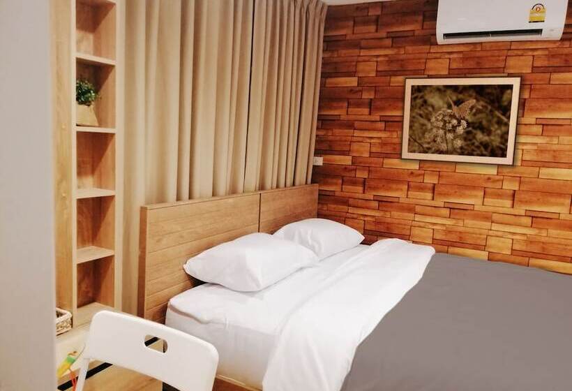 اتاق استاندارد با سرویس بهداشتی مشترک, White House Hostel