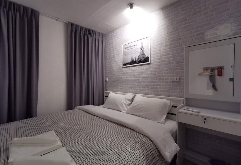 اتاق استاندارد با سرویس بهداشتی مشترک, White House Hostel