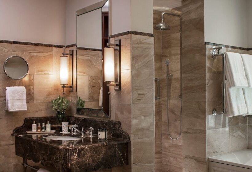 سوئیت با چشم‌انداز, Four Seasons Hotel The Westcliff
