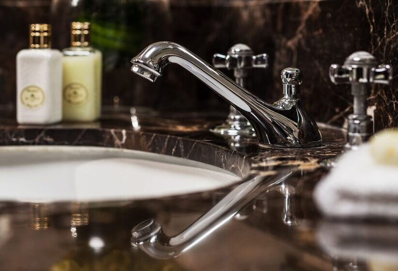 اتاق پریمیوم با چشم‌انداز باغ, Four Seasons Hotel The Westcliff