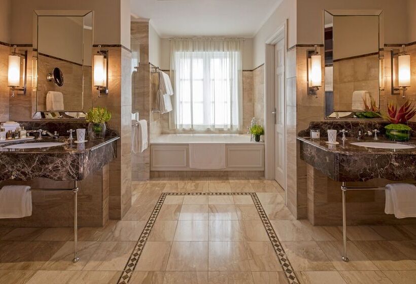 اتاق پریمیوم با چشم‌انداز باغ, Four Seasons Hotel The Westcliff