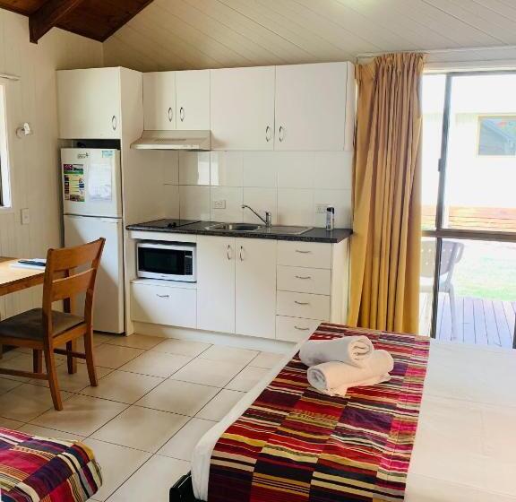 استودیوی استاندارد, Airlie Beach Apartments