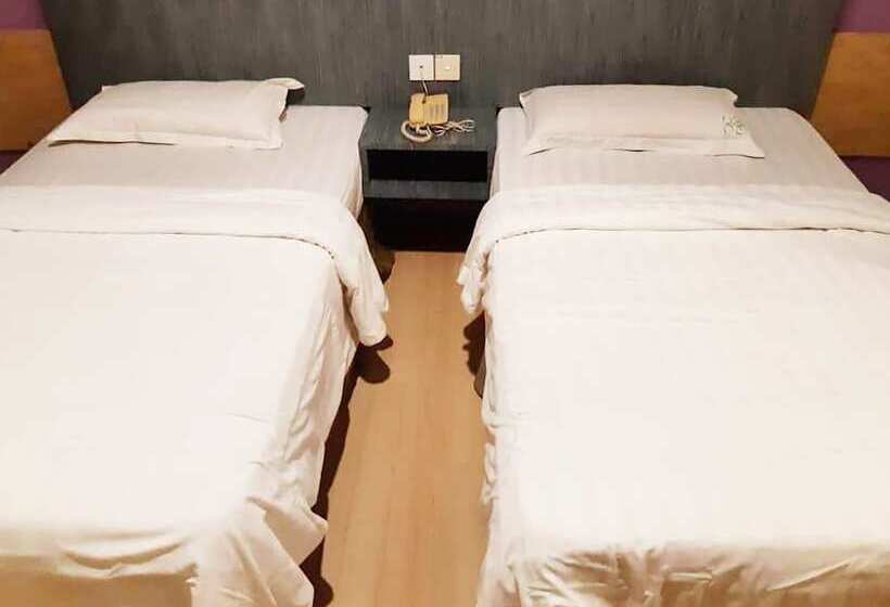 اتاق لوکس سه تخته, Esplanade By Oyo Rooms