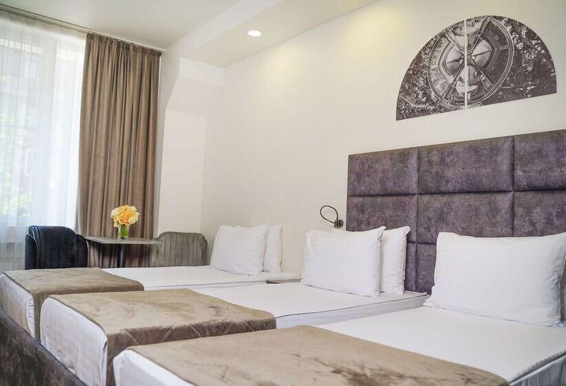 اتاق استاندارد سه نفره, Median Hotel, City Center Yerevan