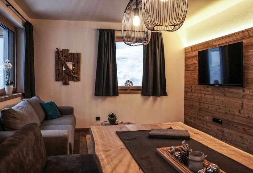 2 Bedroom Apartment Garden View, Zeitfrei Chalet Apartments