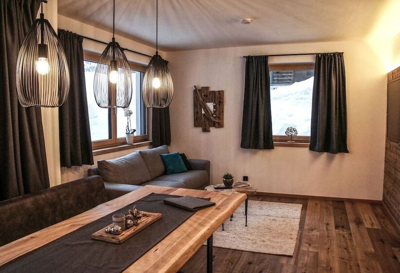 2 Bedroom Apartment Garden View, Zeitfrei Chalet Apartments