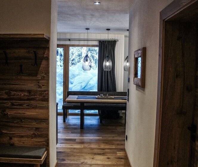 2 Bedroom Apartment Garden View, Zeitfrei Chalet Apartments