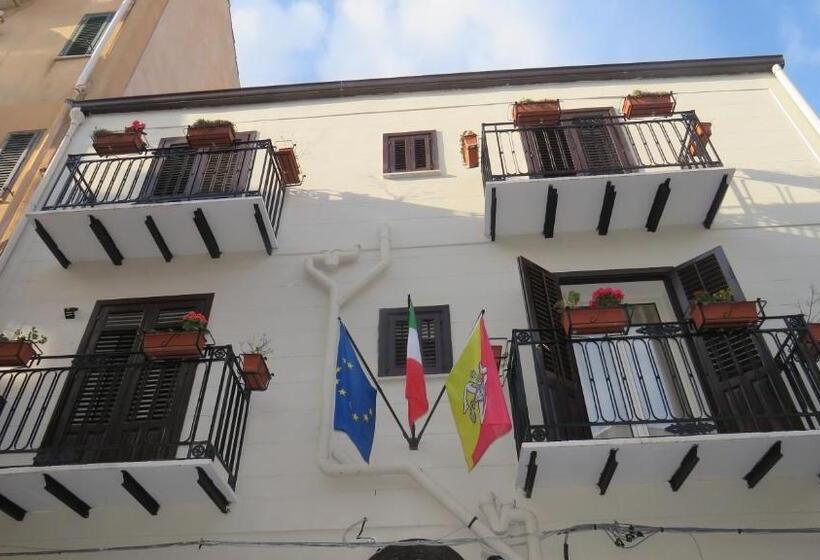 اتاق استاندارد با بالکن, Opera Boutique Rooms
