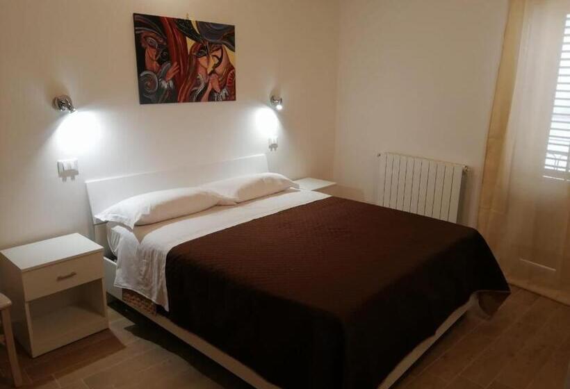 اتاق استاندارد با بالکن, Opera Boutique Rooms