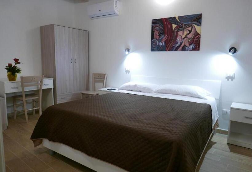 اتاق استاندارد با بالکن, Opera Boutique Rooms