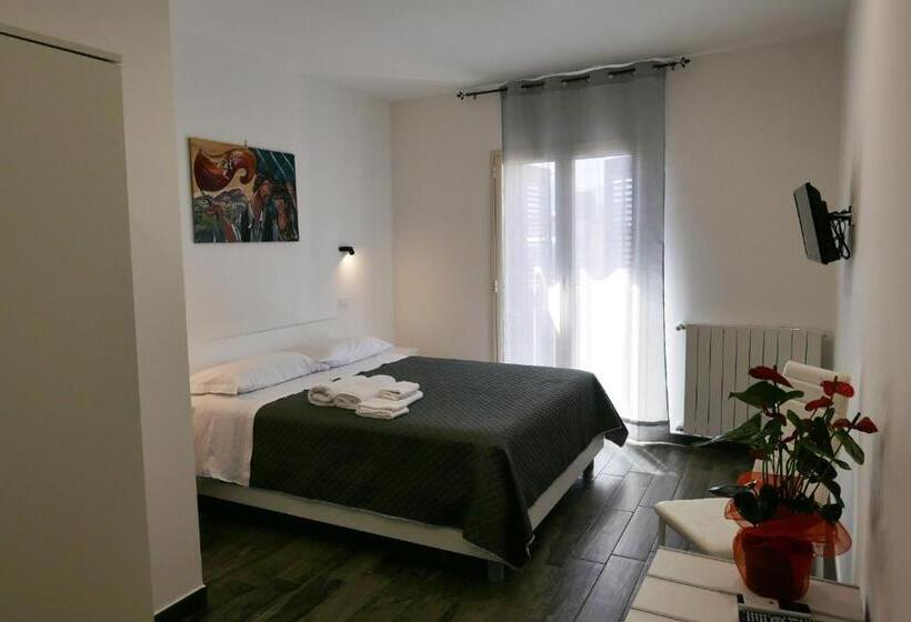 سوییت جونیور, Opera Boutique Rooms