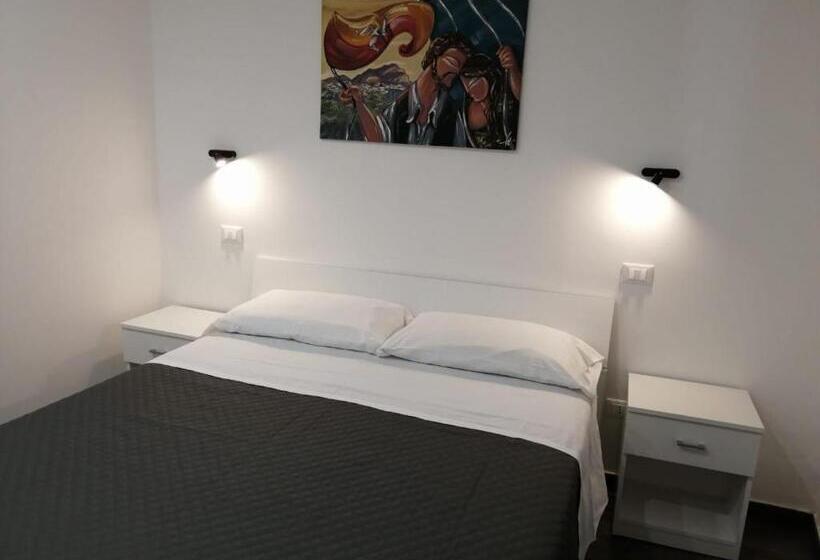 سوییت جونیور, Opera Boutique Rooms