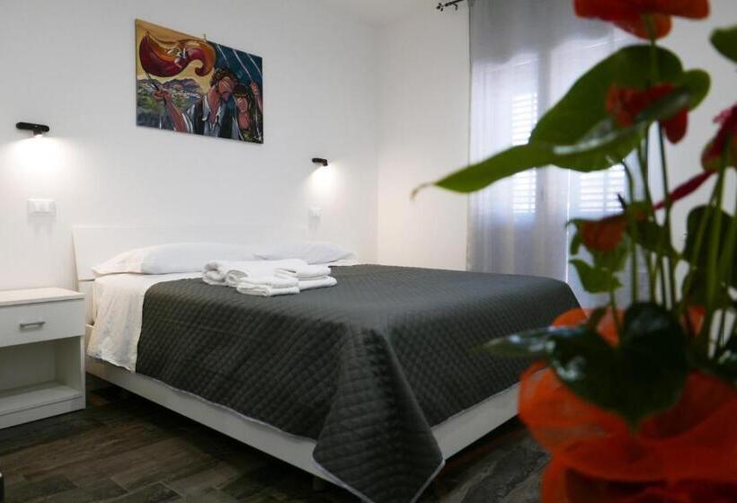 سوییت جونیور, Opera Boutique Rooms