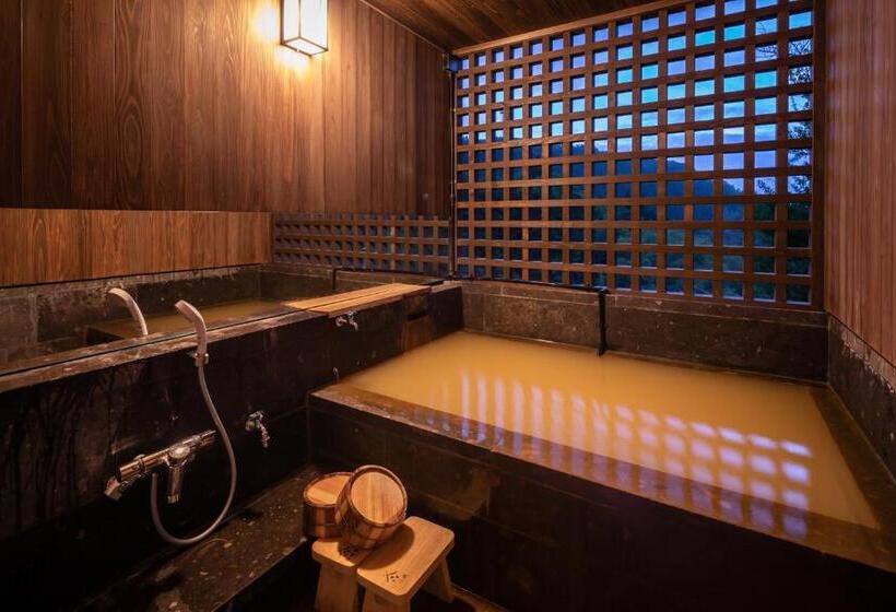 اتاق استاندارد چهار تخته, Ryokan Nanjoen