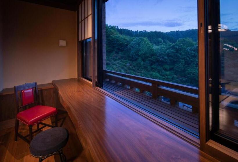 اتاق استاندارد چهار تخته, Ryokan Nanjoen