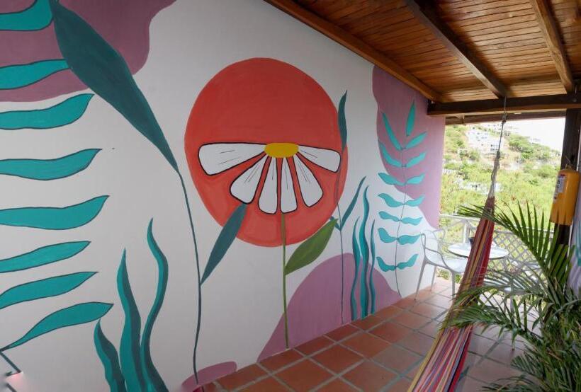 اتاق استاندارد با بالکن و چشم‌انداز دریا, Tayrona Colors Hostel