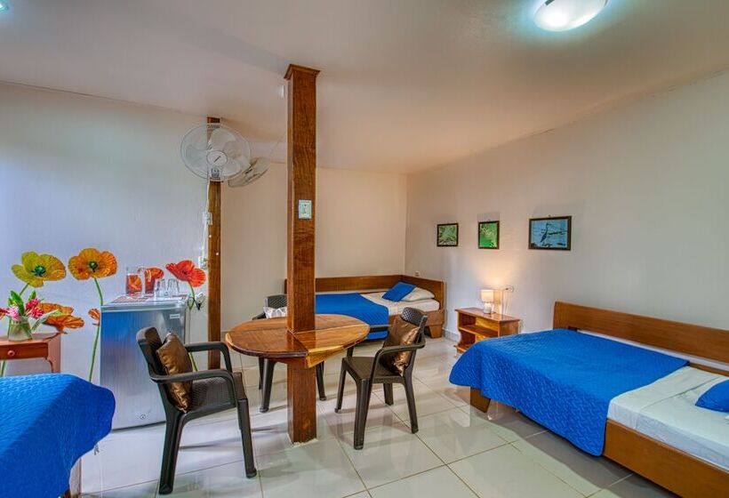 اتاق ساده سه‌ نفره, Yucca Beachfront