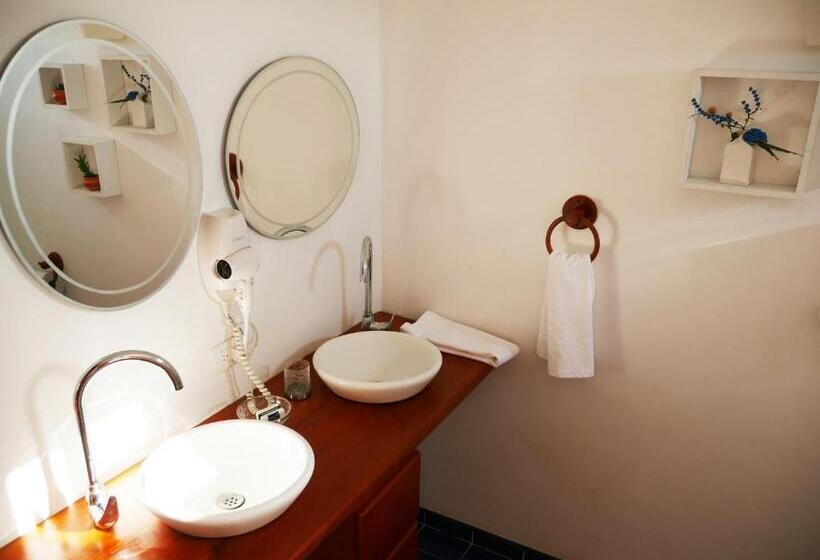 اتاق لوکس با بالکن, Casa Bella Mya