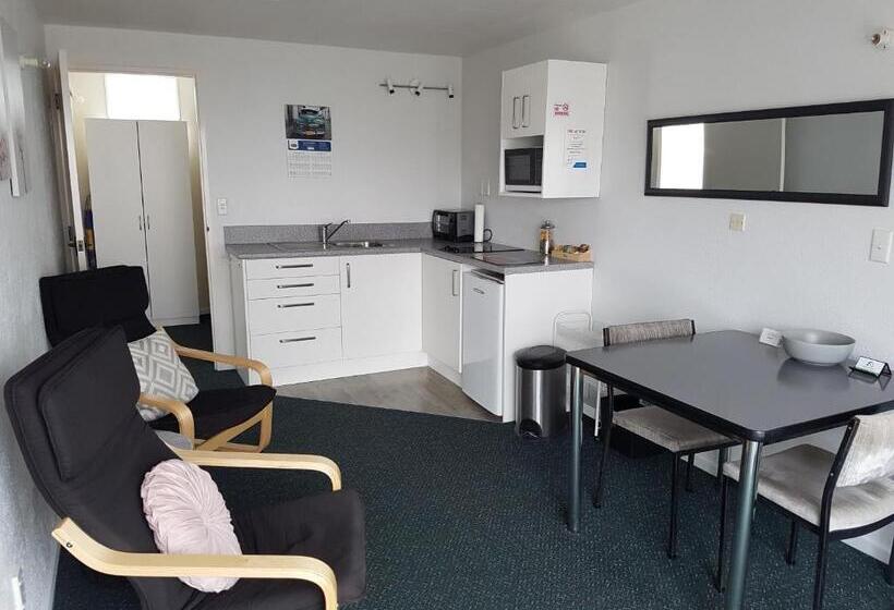 آپارتمان 2 خوابه, 554 Moana Court Motel