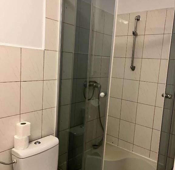 اتاق استاندارد با تخت‌های تاشو, 4 Couples & 4 Friends Hostel