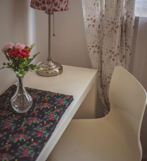 اتاق استاندارد, 4 Couples & 4 Friends Hostel