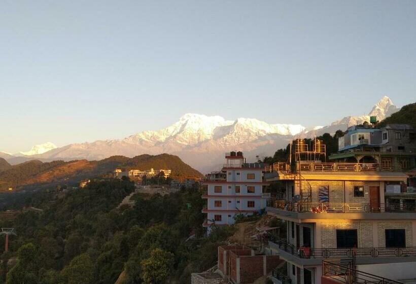 اتاق لوکس سه تخته, High Ground Inn Sarangkot