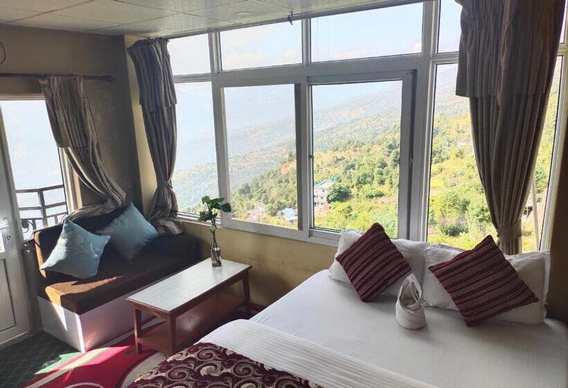 اتاق لوکس با بالکن, High Ground Inn Sarangkot
