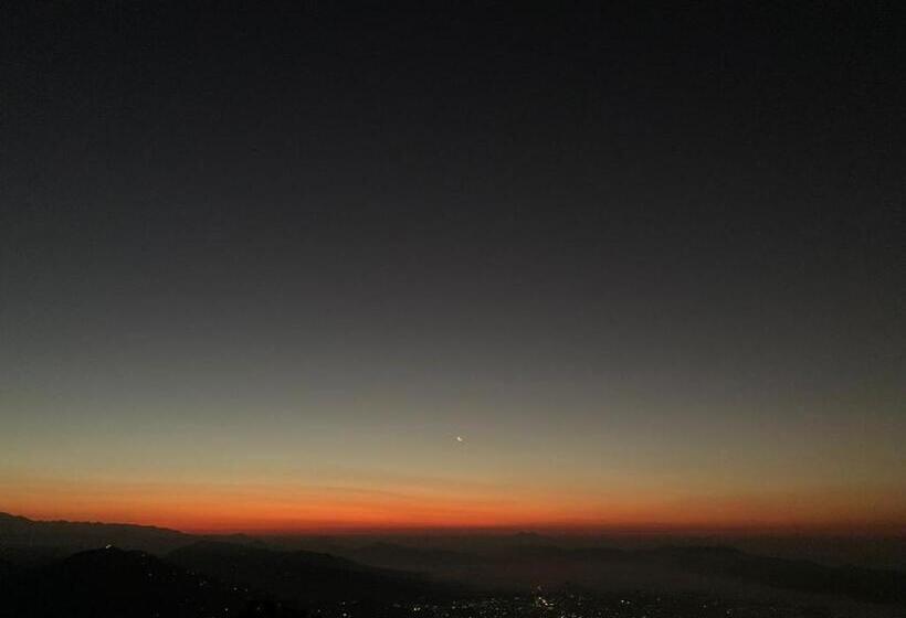 اتاق لوکس خانوادگی, Pristine Himalaya
