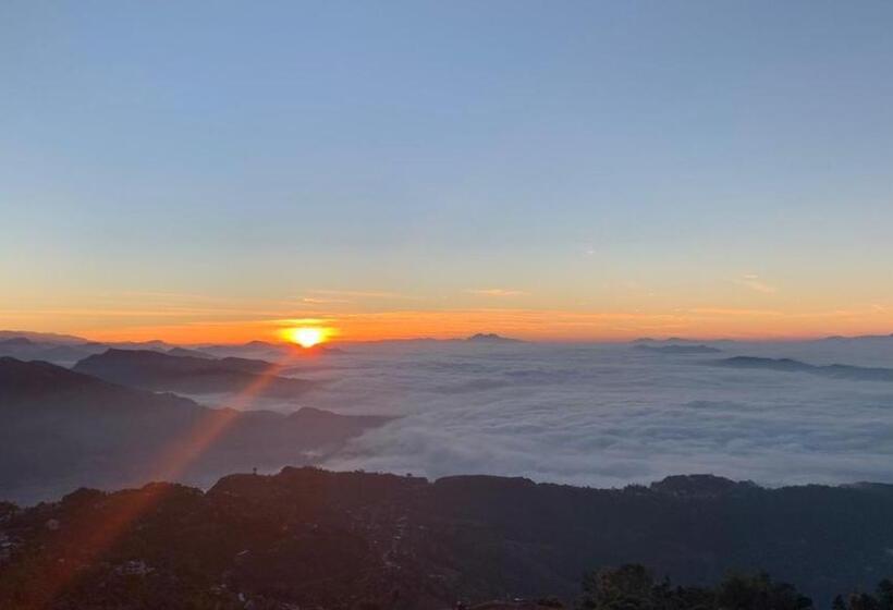 اتاق لوکس خانوادگی, Pristine Himalaya