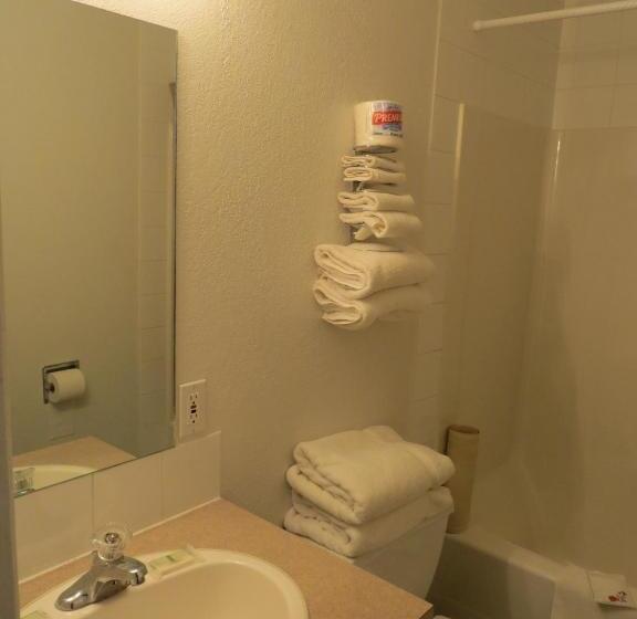 اتاق استاندارد, Lazy J Motel