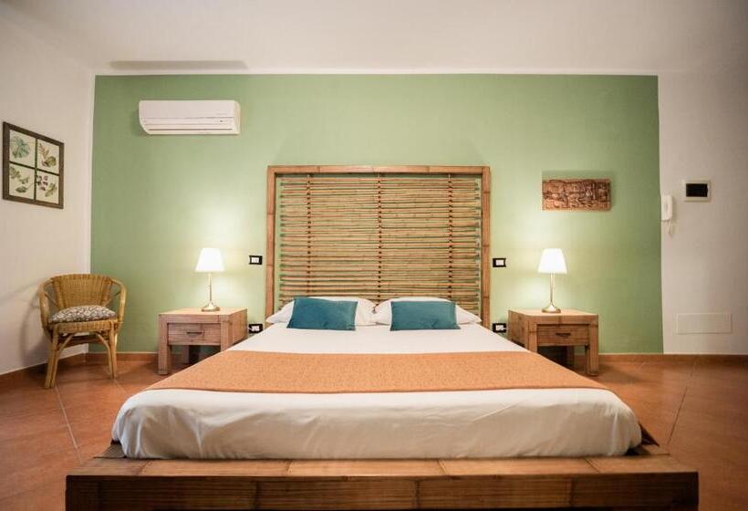 اتاق کلاسیک چهارنفره, Kalamarina Rooms